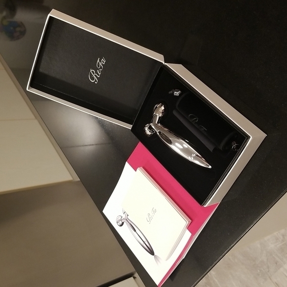 💕REFA💕 ReFa Carat Face New in Box Beauty Face Neck Roller Tool Tighten  Tone - Picture 13 of 17